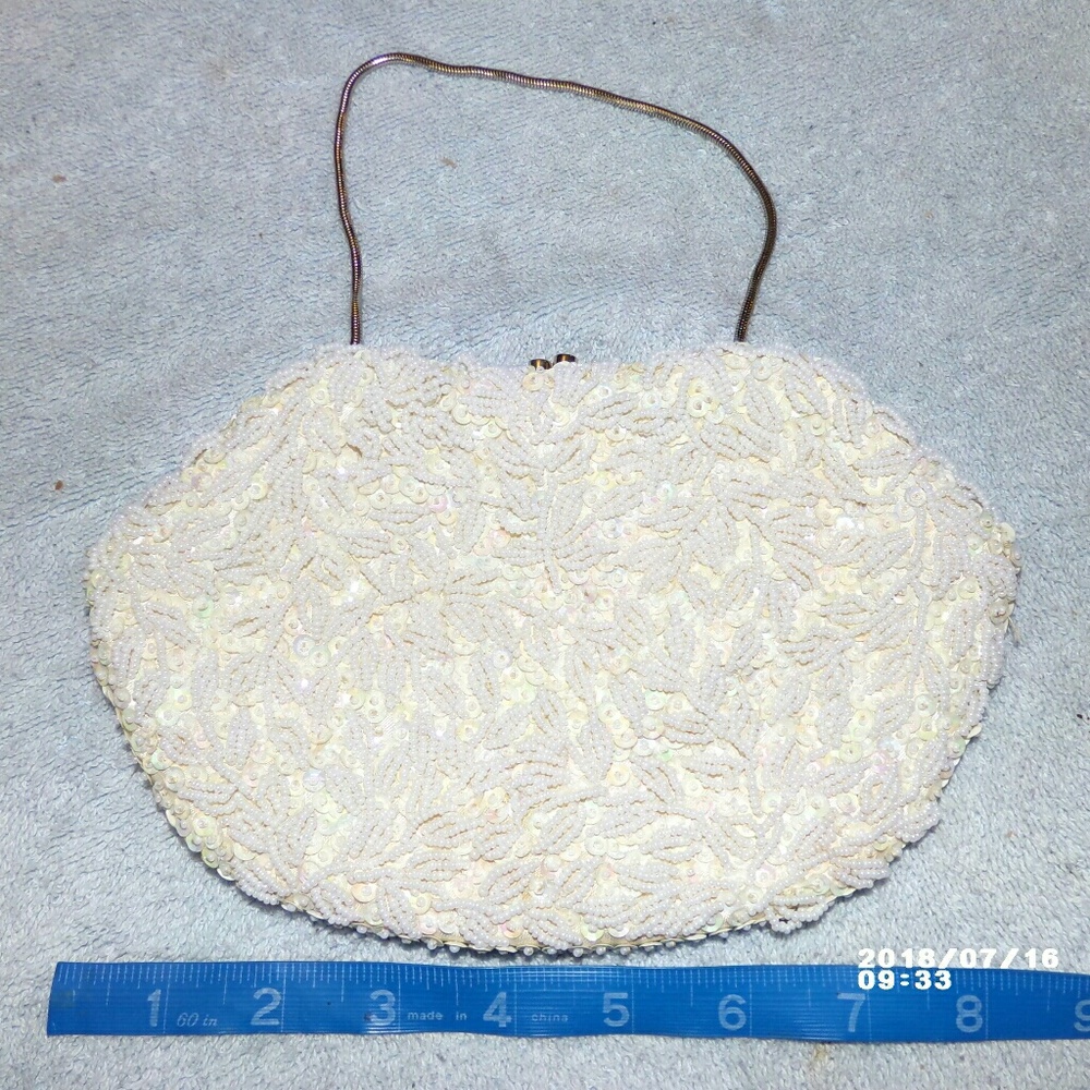 Vintage La Regale beaded purse